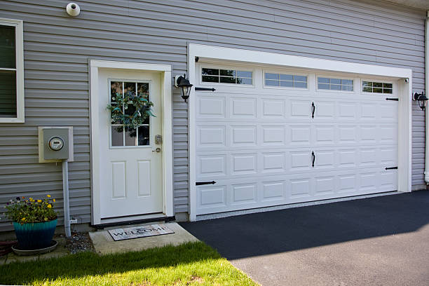 24/7 Emergency Garage Door Panel Replacement experts in Oakland, NE